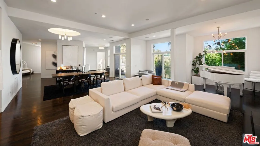 2333 Vasanta Way, Los Angeles, California 90068 home-pic-8